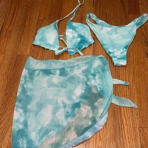 Teal  tie dye Never worn 3 peice with matching skirt bikini set